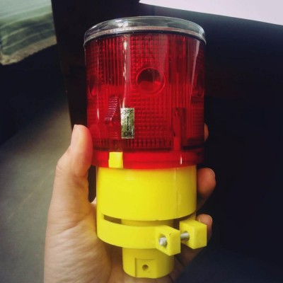 Solar powered traffic cone beacon warning lights